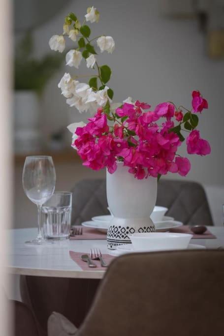 Pame Rentals - Cozy Glyfada Stay With Free Parking Atény Exteriér fotografie
